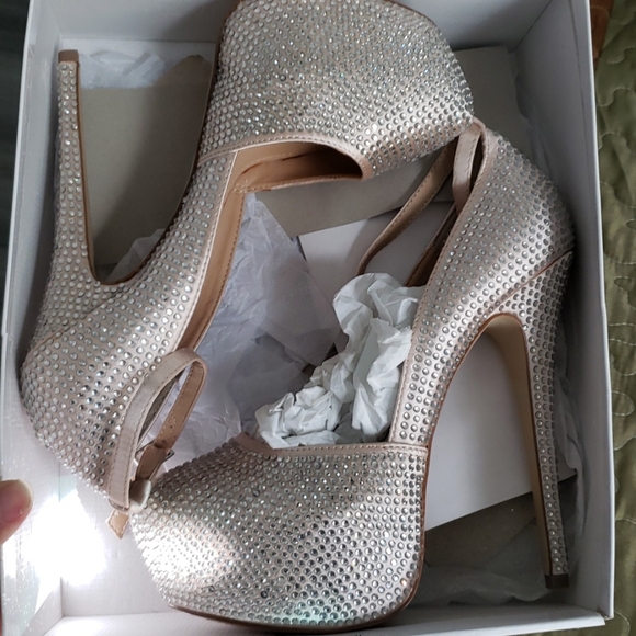 Steve Madden Deeny-ar Pewter Heels - Picture 4 of 4